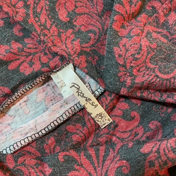 Promesa Red and Gray Patterned Yoga Pants - Picture 3 of 3